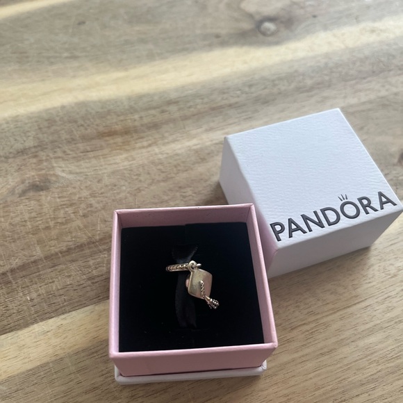Pandora Graduation Cap Charm - Picture 3 of 4